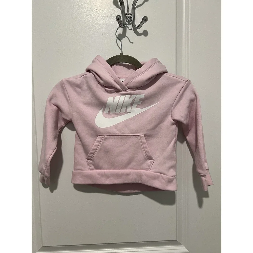 Nike sportswear club
